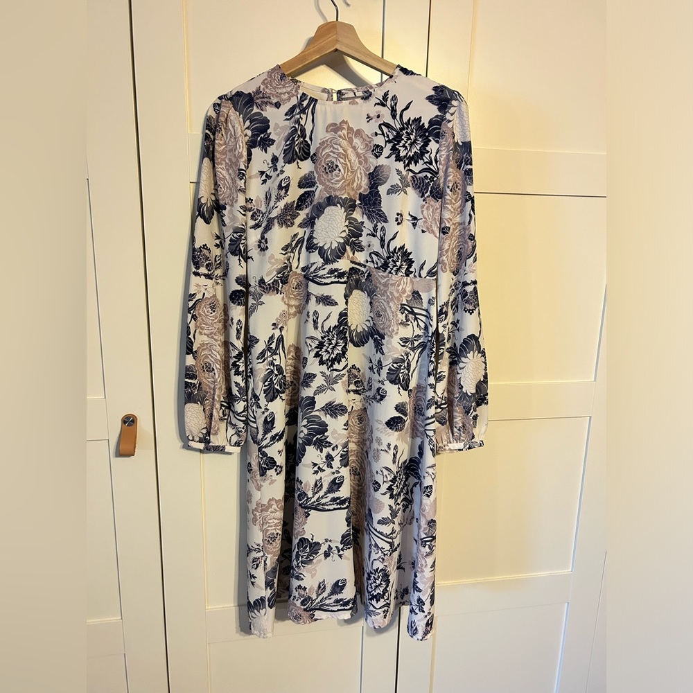 Pretty ASOS Dress long sleeved with button closure